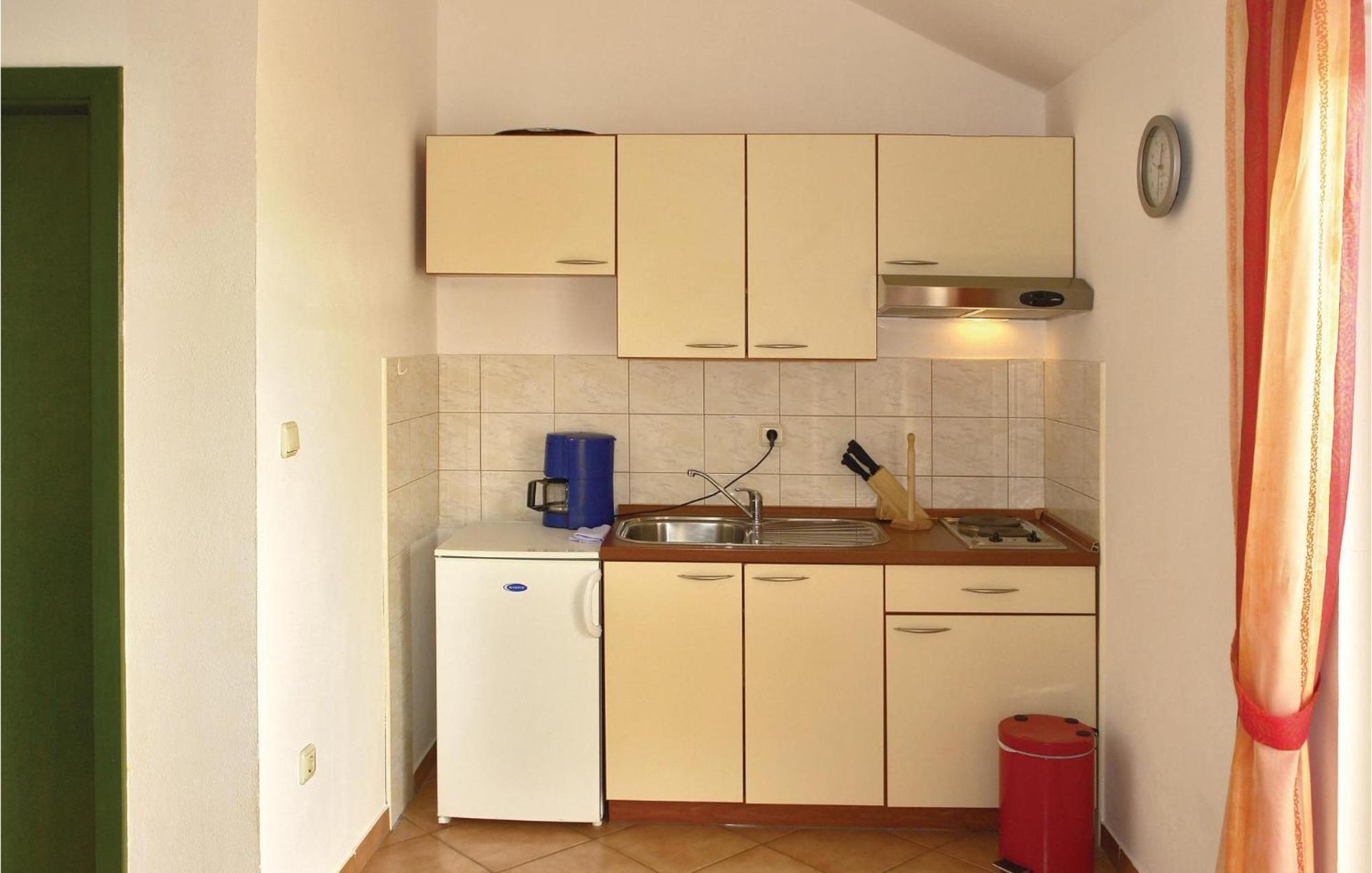Gorgeous Apartment In Malinska With Kitchen Экстерьер фото